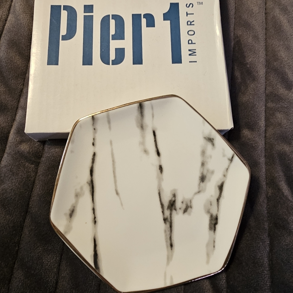 Pier one Trinket